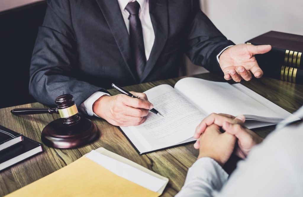 HOW TO FIIND THE RIGHT LITIGATION LAWYER?
